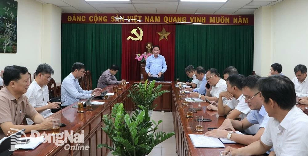 Chủ tịch UBND tỉnh Võ Tấn Đức phát biểu kết luận buổi làm việc. Ảnh: Phạm Tùng