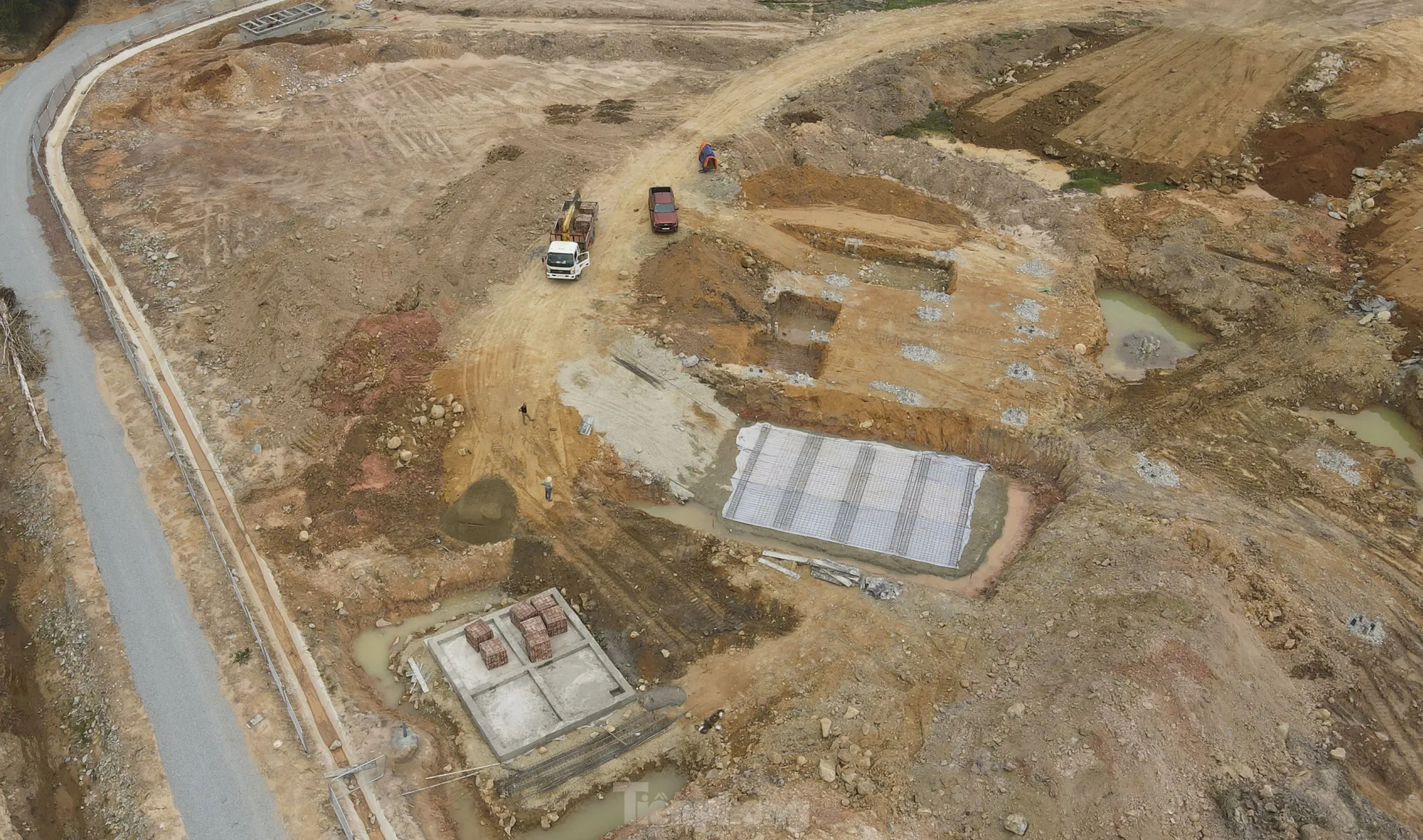 El proyecto de parada de descanso en la autopista que pasa por Ha Tinh está lento, foto 12