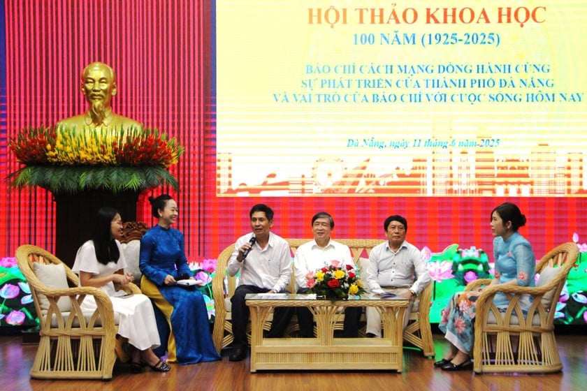 Các nhà báo lão thành, nhà báo trẻ chia sẻ ý kiến tại hội thảo.