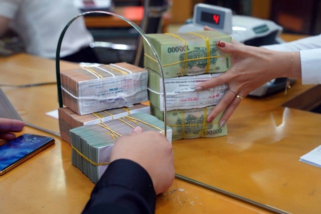 Ngân hàng ồ ạt phát hành trái phiếu huy động vốn - Ảnh 1.