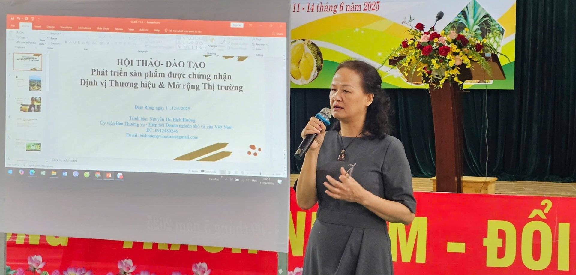 Bà Nguyễn Thị Bích Hường – Phó Tổng Biên tập Tạp chí Doanh nghiệp Việt Nam – Trưởng Ban Thông tin và Truyền thông Hiệp hội Doanh nghiệp nhỏ và vừa Việt Nam giới thiệu nội dung xây dựng thương hiệu và bài toán phát triển bền vững theo mô hình kinh tế bao trùm
