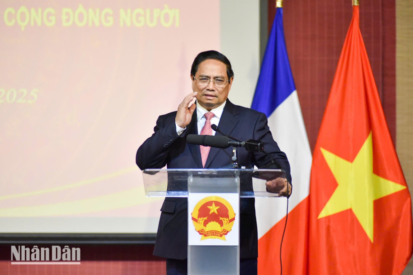 Thủ tướng Phạm Minh Chính và Phu nhân gặp gỡ bà con cộng đồng người Việt Nam tại Pháp