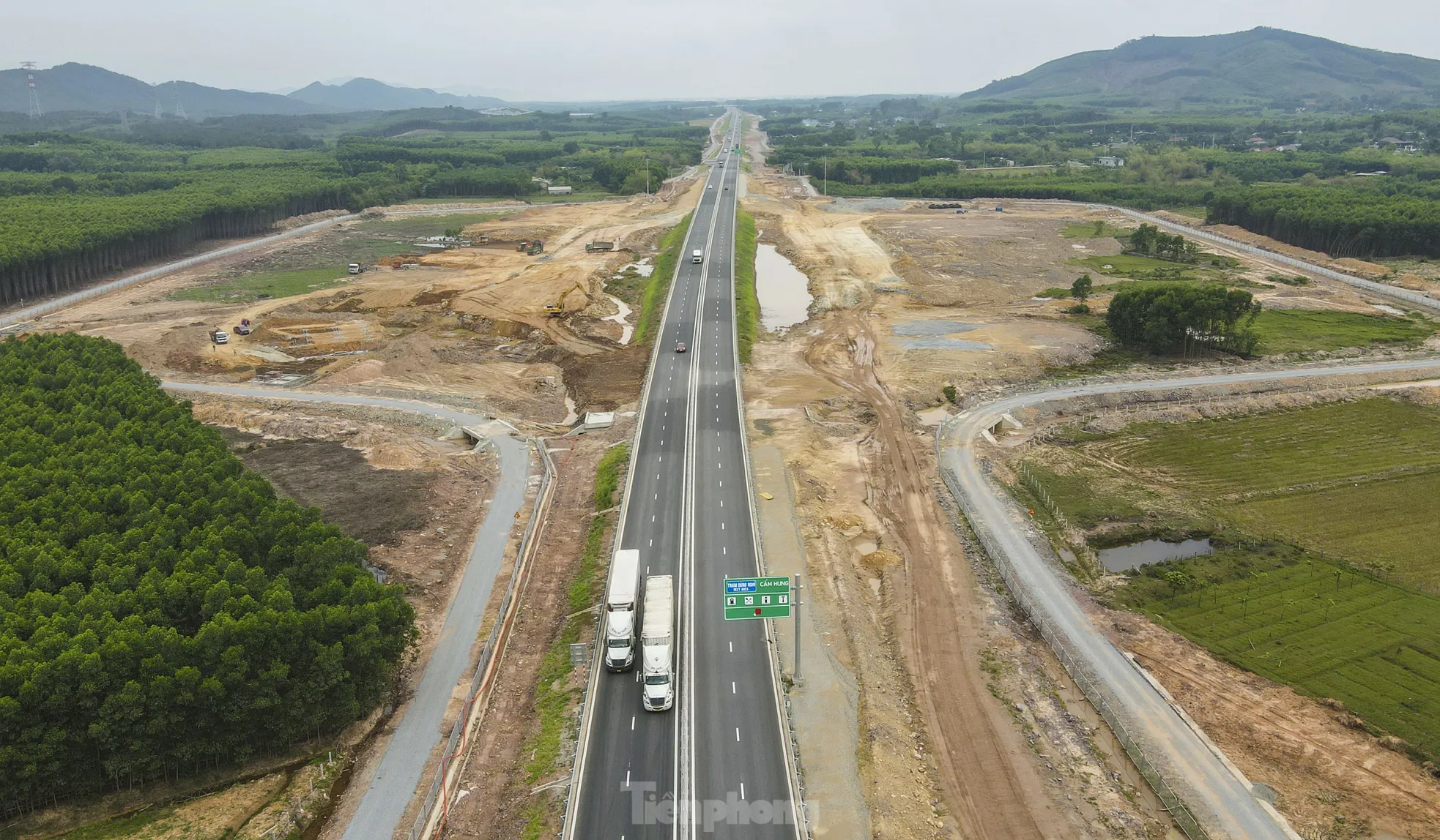 El proyecto de parada de descanso en la autopista que pasa por Ha Tinh avanza lentamente (foto 13)