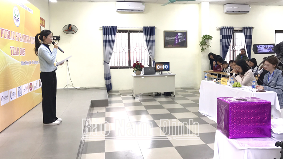 Hội thi Hùng biện Tiếng Anh - một trong những giải pháp góp phần nâng cao năng lực tiếng Anh cho học sinh.