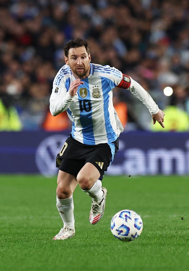 Messi a débuté mais l'Argentine a quand même fait match nul contre la Colombie à domicile, le Brésil a obtenu un billet pour la Coupe du monde 2026 - Photo 1.