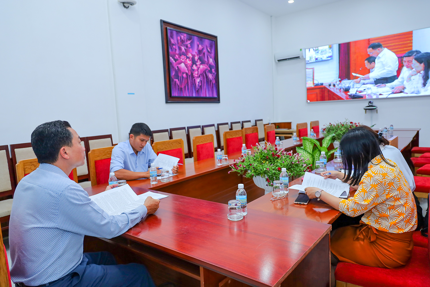 Lãnh đạo Sở Văn hóa, Thể thao và Du lịch tham gia cuộc họp trực tuyến từ điểm cầu tỉnh Khánh Hòa.