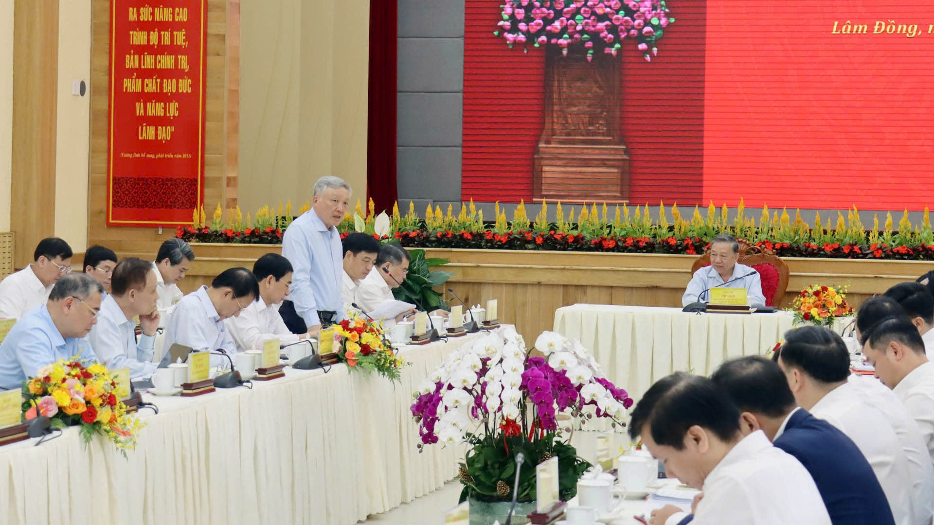 pho-thu-tuong-nguyen-hoa-binh.jpg