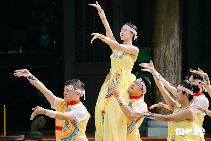 Dâng hương tưởng nhớ Đức Lễ Thành hầu Nguyễn Hữu Cảnh nhân lễ giỗ lần thứ 325 - Ảnh 6.