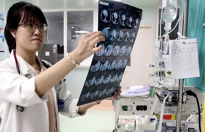 Nữ bác sĩ trẻ thích chinh phục khó khăn