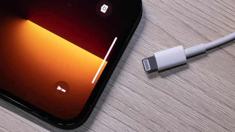 iPhone,  Apple,  cong sac lightning,  nut home vat ly anh 3