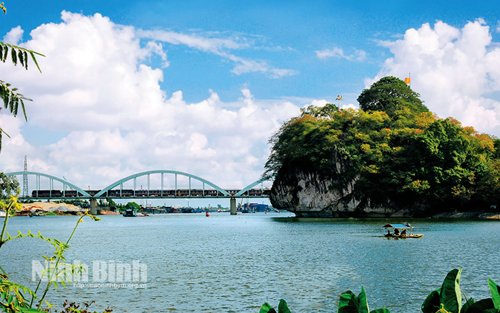 Di tích Quốc gia đặc biệt Núi Non Nước (thành phố Hoa Lư). Ảnh: Ninh Mạnh Thắng