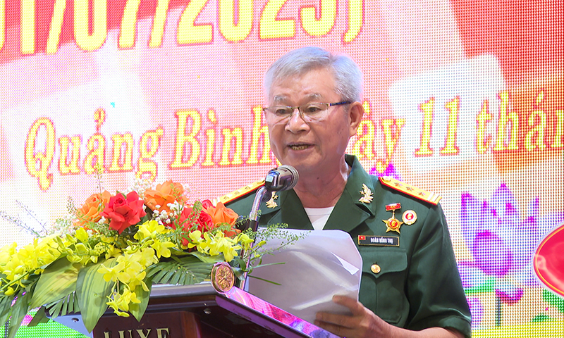 Thượng tá Đoàn Hồng Thụ, Trưởng ban Liên lạc CCB Sư đoàn 324 Quảng Bình phát biểu ôn lại truyền thống của sư đoàn.