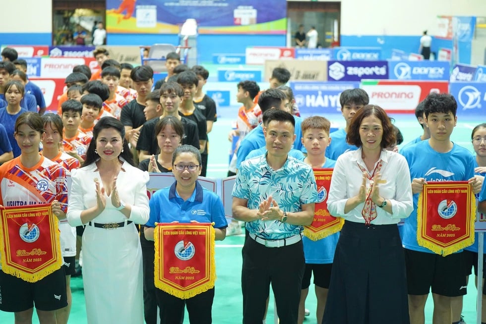 Sân chơi cầu lông hấp dẫn, hứa hẹn sớm có lớp kế cận Tiến Minh và Thùy Linh- Ảnh 1.