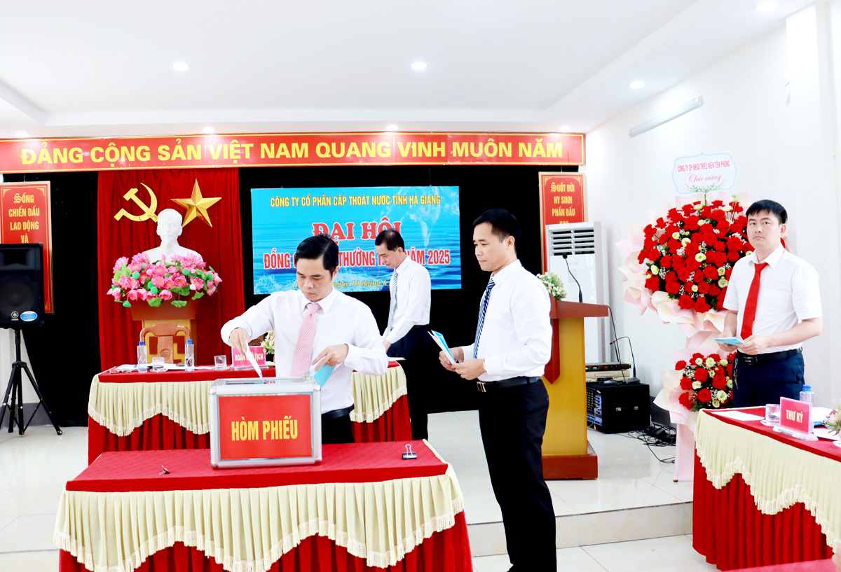 Đại hội tiến hành bầu thành viên Hội đồng quản trị công ty.