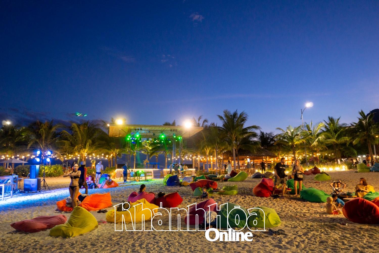 Bãi biển Marina Beach Clup về đêm