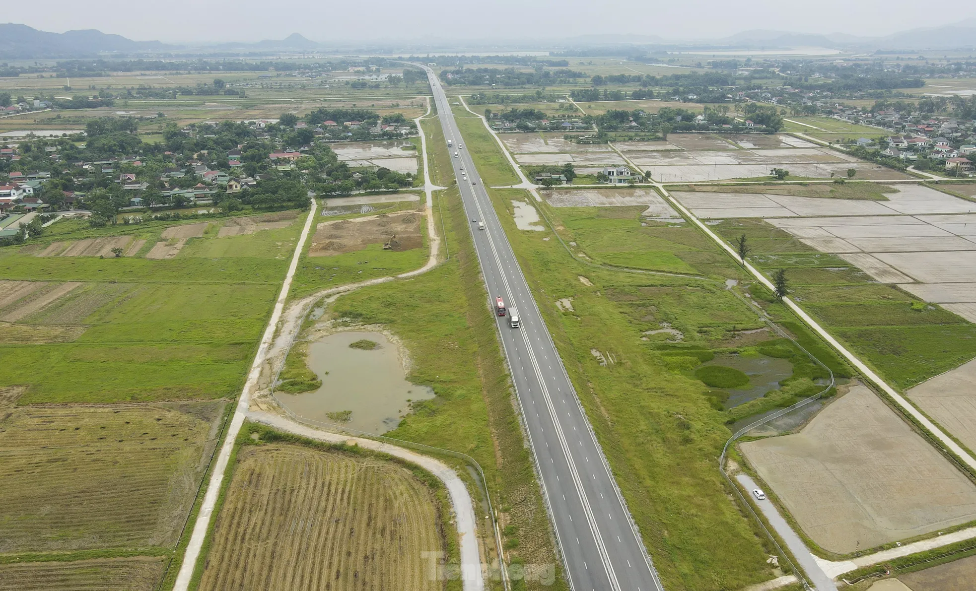 El proyecto de parada de descanso en la autopista que pasa por Ha Tinh está lento (foto 2)