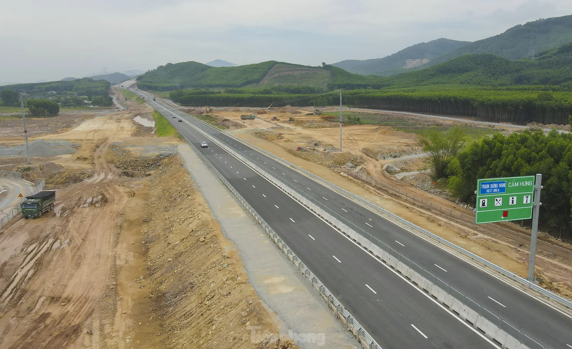 El proyecto de parada de descanso en la autopista que pasa por Ha Tinh está lento, foto 8