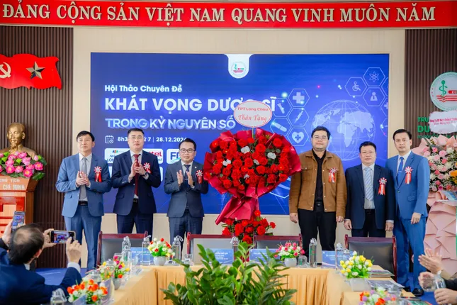 Hanoi College of Pharmacy: Wir vermitteln den Studierenden nicht nur Kenntnisse über den Beruf, sondern auch die Fähigkeit, die Arbeit zu erledigen. Foto 4