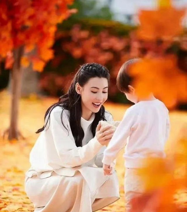 Trương Bá Chi bỗng trẻ lạ ở tuổi 45, bị nghi can thiệp thẩm mỹ - 12