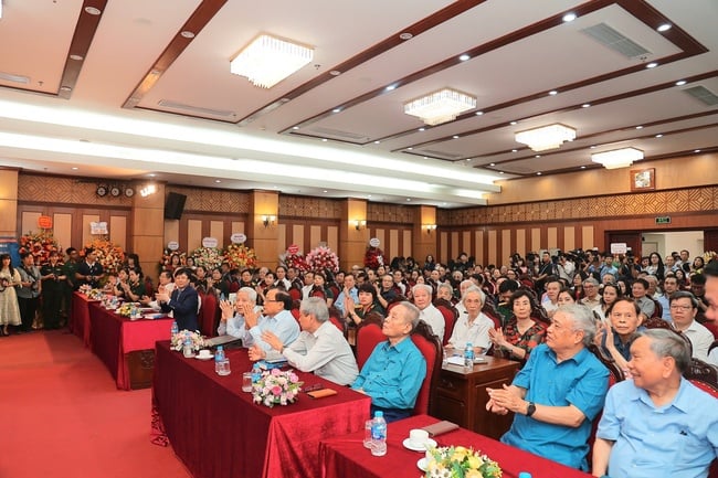 Ra mắt cuốn sách "Sự thật, lẽ phải và ngọn bút" của nhà báo, nhà văn Hồ Quang Lợi - Ảnh 5.