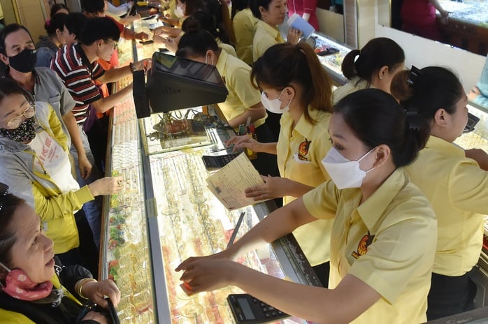 Giá vàng miếng SJC lên cao nhất trong nhiều ngày qua - Ảnh 1.