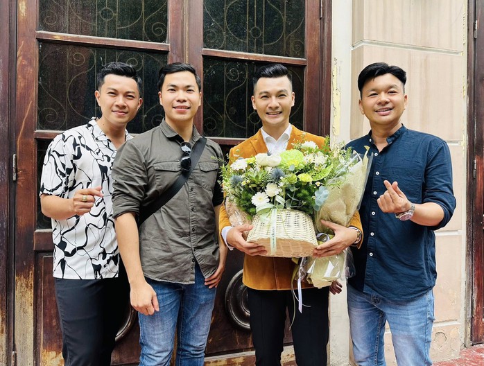 Nguyễn Trực, Thế Hưng – 2 ca sĩ nhóm Lạc Việt tốt nghiệp thanh nhạc xuất sắc - Ảnh 1.