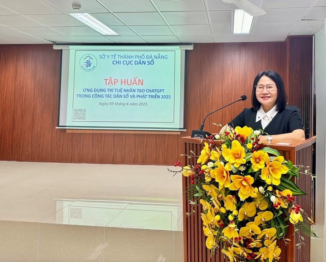 MSc. Phung Thi Huong Hanh, Leiterin der Bevölkerungsbehörde der Stadt Da Nang, hielt die Eröffnungsrede der Schulung.