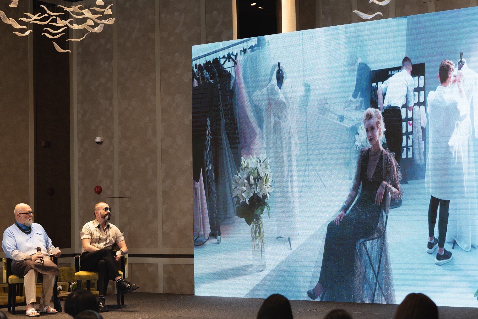 5ntk-thoi-trang-cao-cap-julien-fournie-chia-se-nhung-chuan-muc-khat-khe-de-duoc-cong-nhan-la-mot-thuong-hieu-haute-couture-thuc-thu-1.jpg