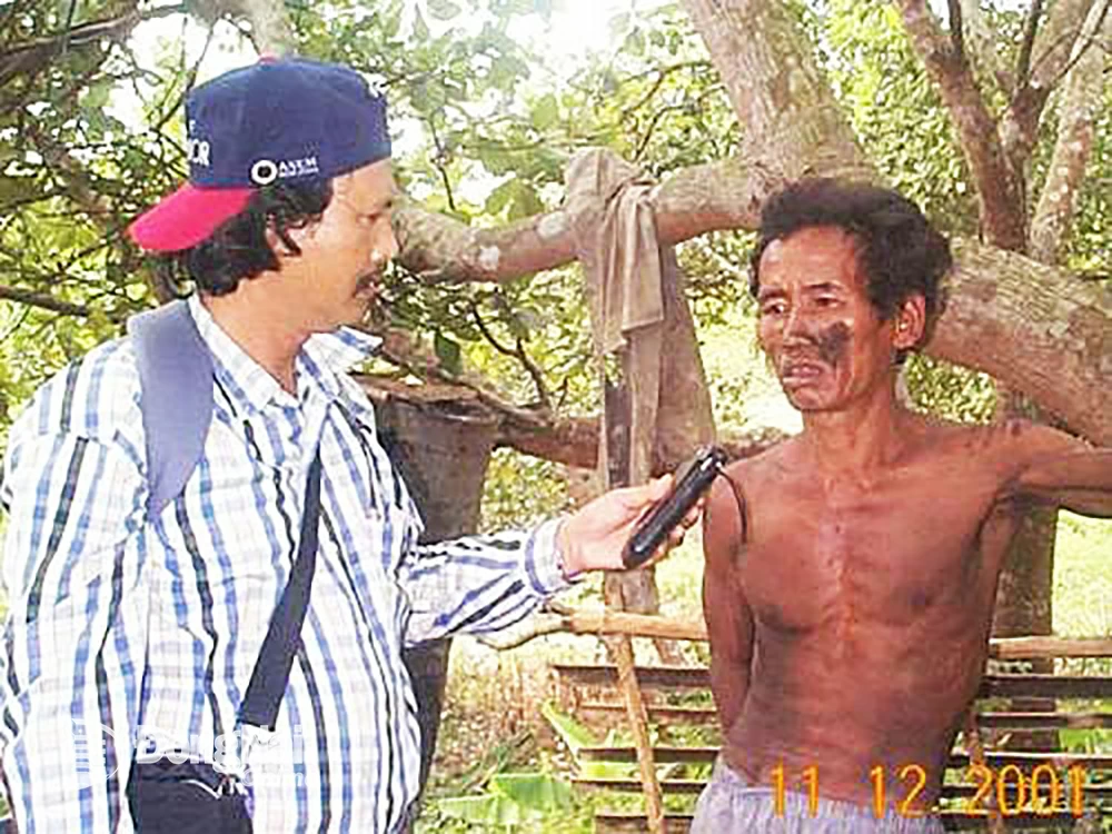 Nhà báo Đặng Ngọc Khoa đang tác nghiệp.