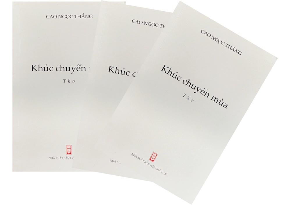 Bìa tập thơ Khúc chuyển mùa mới xuất bản của nhà thơ Cao Ngọc Thắng.