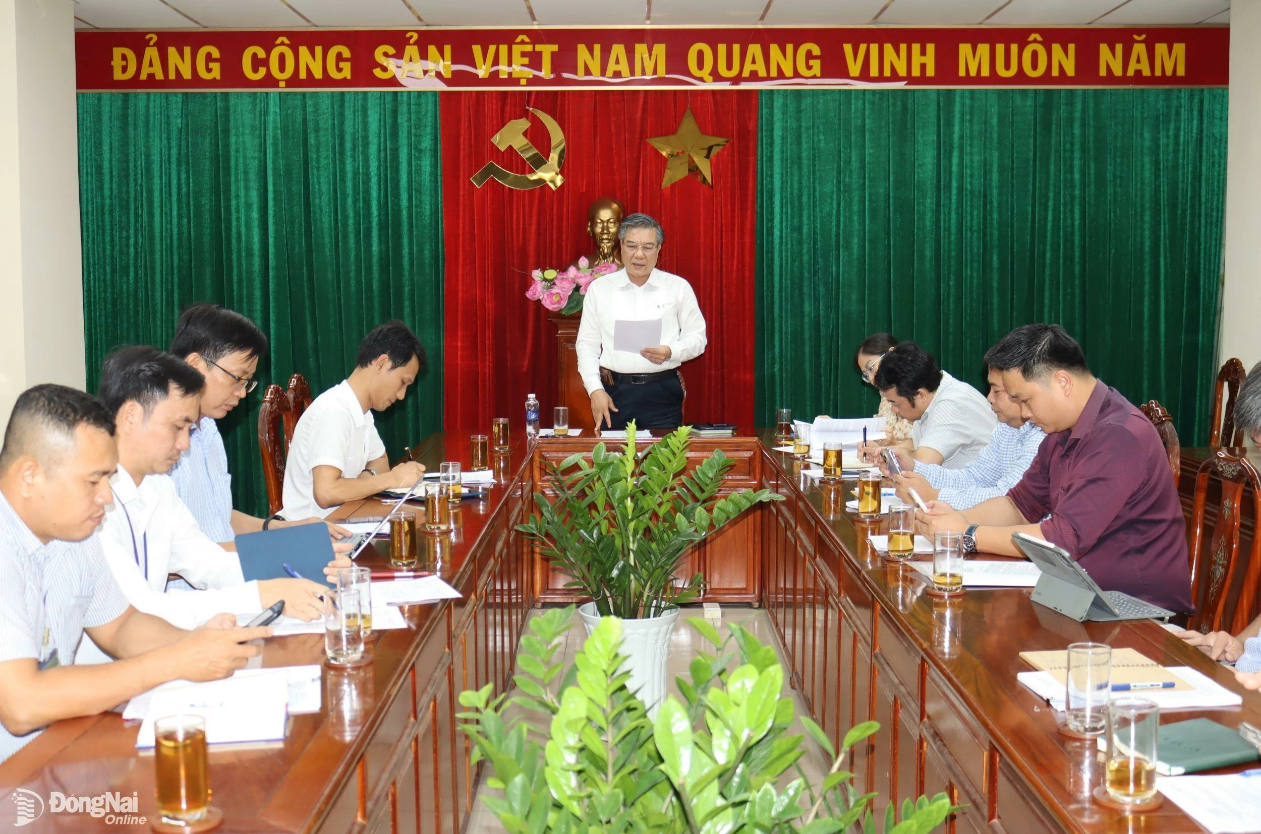 El vicepresidente del Comité Popular Provincial, Duong Minh Dung, clausuró la reunión. Foto: Hoang Loc