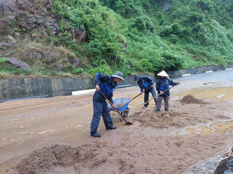 Da Nang: Besuche der Halbinsel Son Tra werden vorübergehend ausgesetzt, da starker Regen schwere Erdrutsche verursacht hat -1