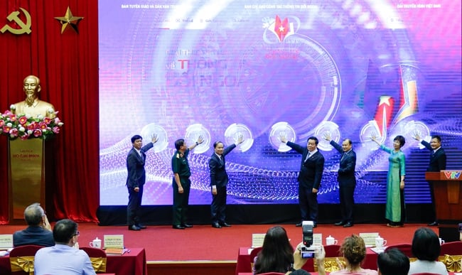 Giải thưởng toàn quốc về thông tin đối ngoại lần thứ XI: Thôi thúc mỗi người Việt trở thành một đại sứ, mang văn hóa và hình ảnh con người Việt Nam ra quốc tế - Ảnh 3.