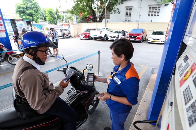 Giá xăng dầu hôm nay 13.6.2025: Xăng trong nước tăng sát mốc 21.000 đồng/lít- Ảnh 1.