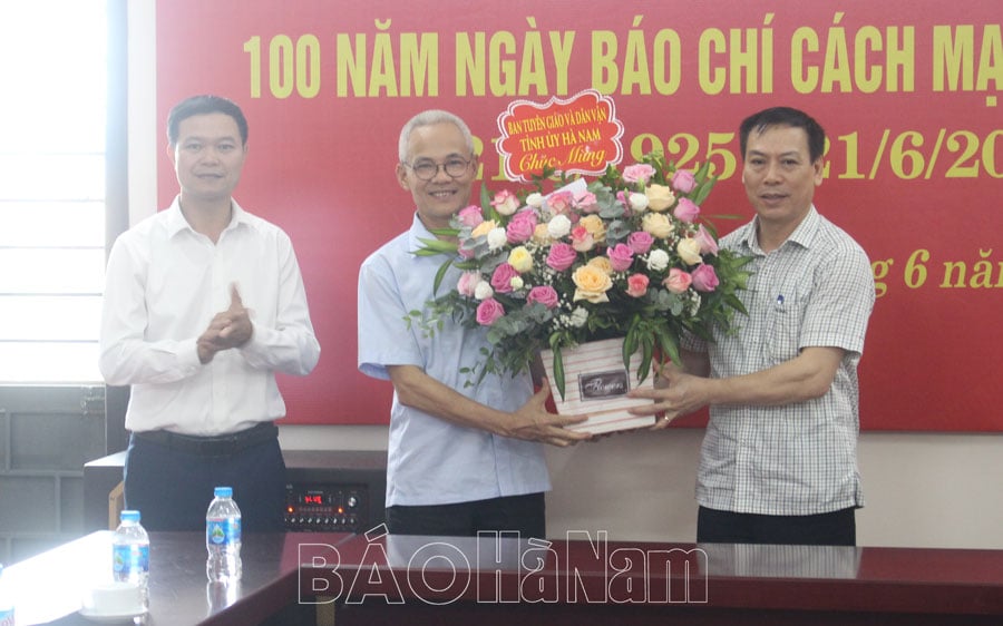 Gặp mặt tri ân các thế hệ lãnh đạo Tạp chí Sông Châu