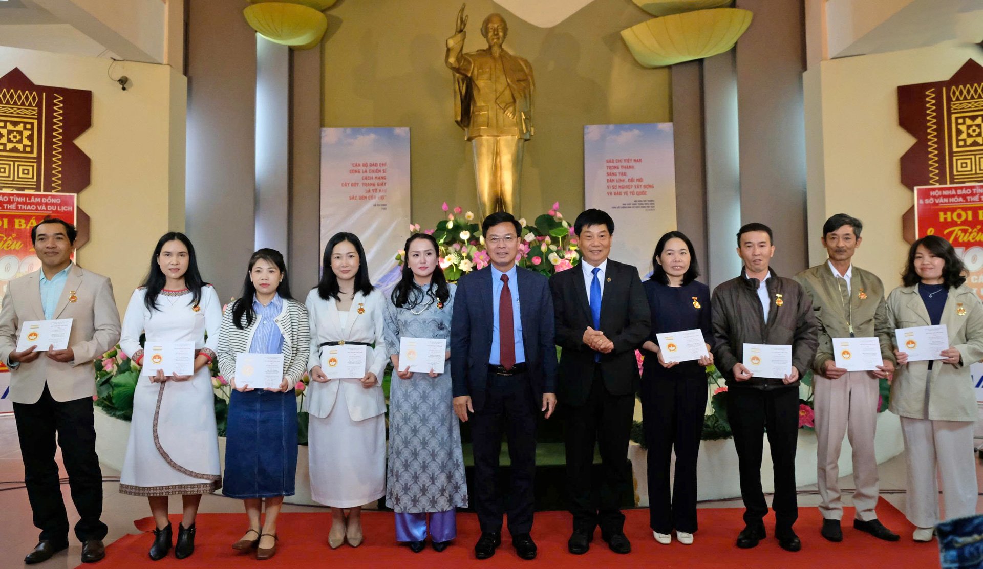 Trao kỷ niệm chương Vì sự nghiệp Báo chí cho 10 Nhà báo, Kỹ thuật viên