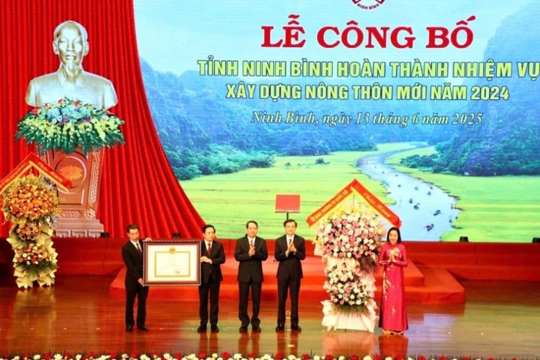 Tỉnh Ninh Bình được công nhận hoàn thành nhiệm vụ xây dựng nông thôn mới- Ảnh 1.
