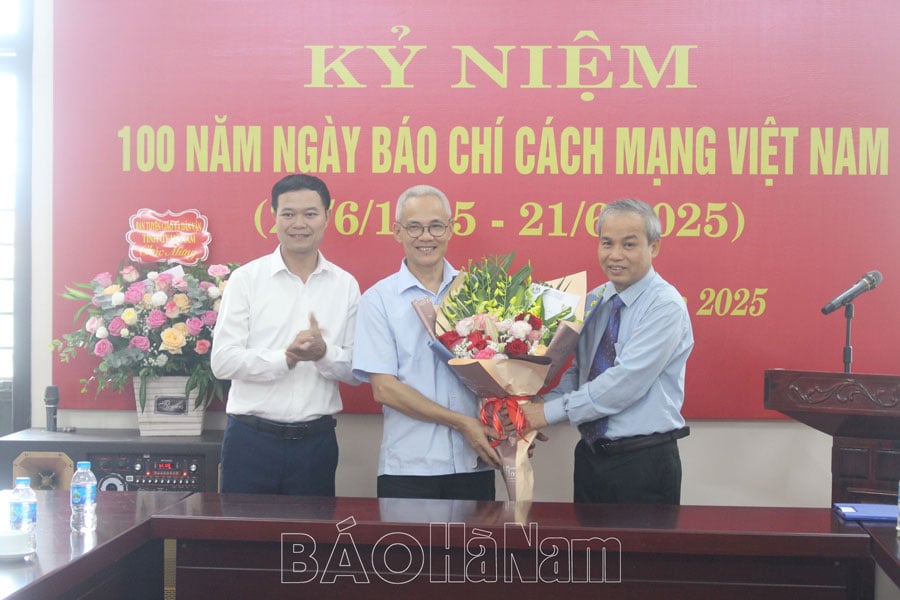 Gặp mặt tri ân các thế hệ lãnh đạo Tạp chí Sông Châu