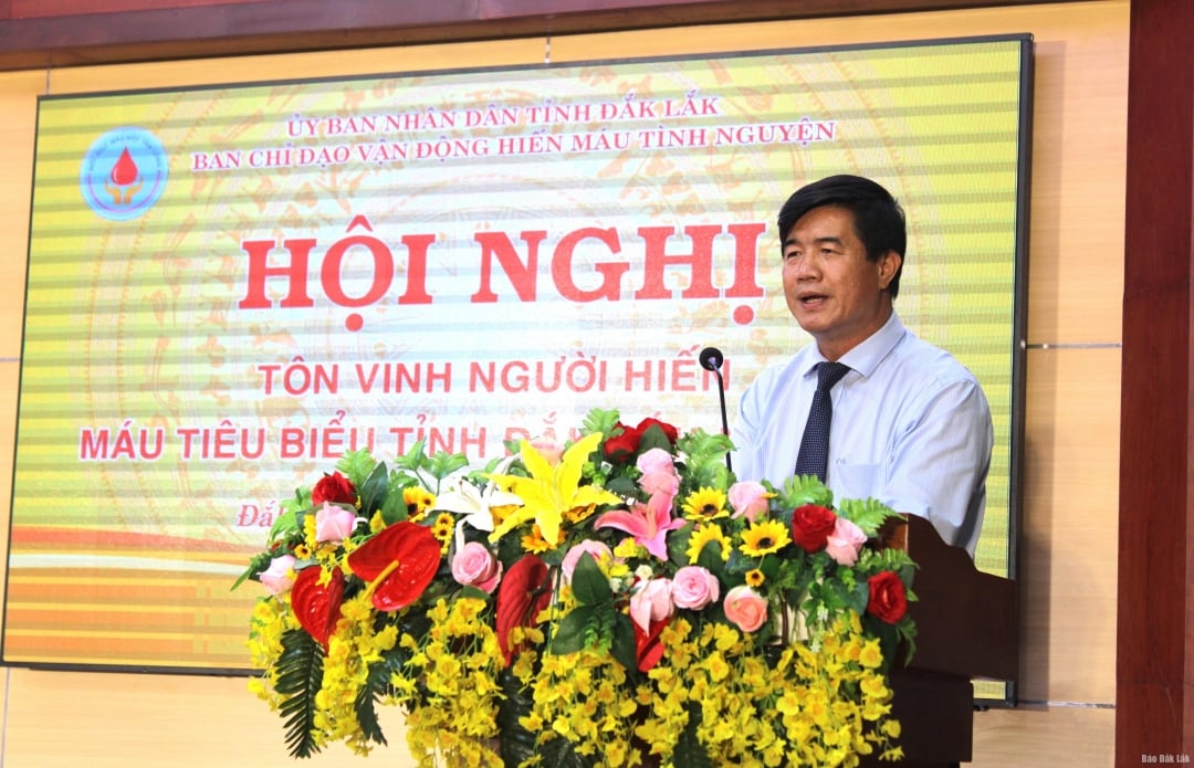 ប្រធានស្តីទីគណៈកម្មាធិការប្រជាជនខេត្ត លោក Nguyen Thien Van ថ្លែងមតិក្នុងសន្និសីទ។