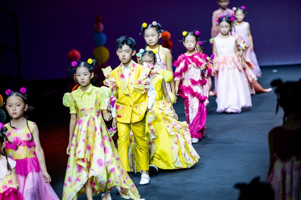 両親は、子供を偽のファッションイベントに参加させ、51,000ドル以上を騙し取られた - 1