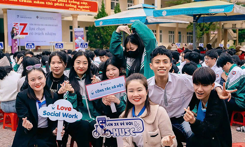 A career orientation session at Dong Hoi High School.