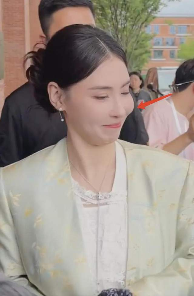 Trương Bá Chi bỗng trẻ lạ ở tuổi 45, bị nghi can thiệp thẩm mỹ - 4