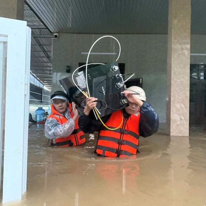 Quang Tri: Thousands of houses flooded, traffic paralyzed in many places - Photo 3.