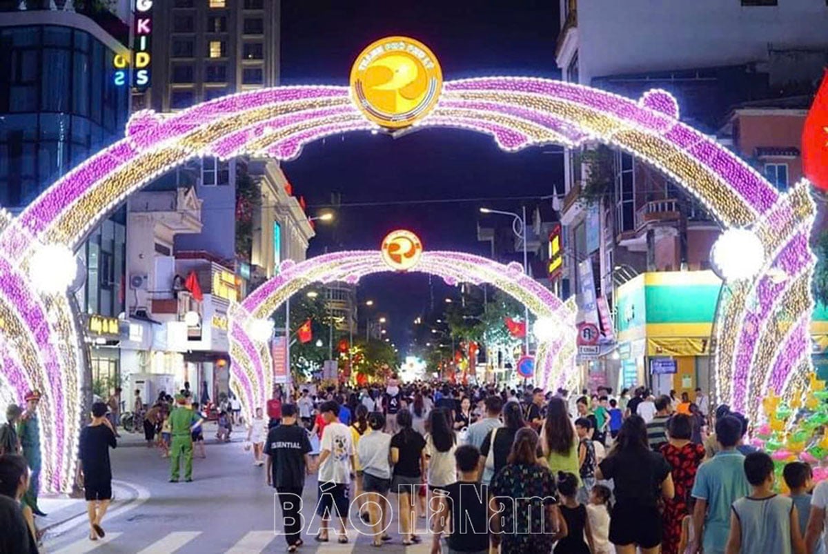 Detener el proyecto piloto de la calle peatonal de la ciudad de Phu Ly a partir del 30 de junio