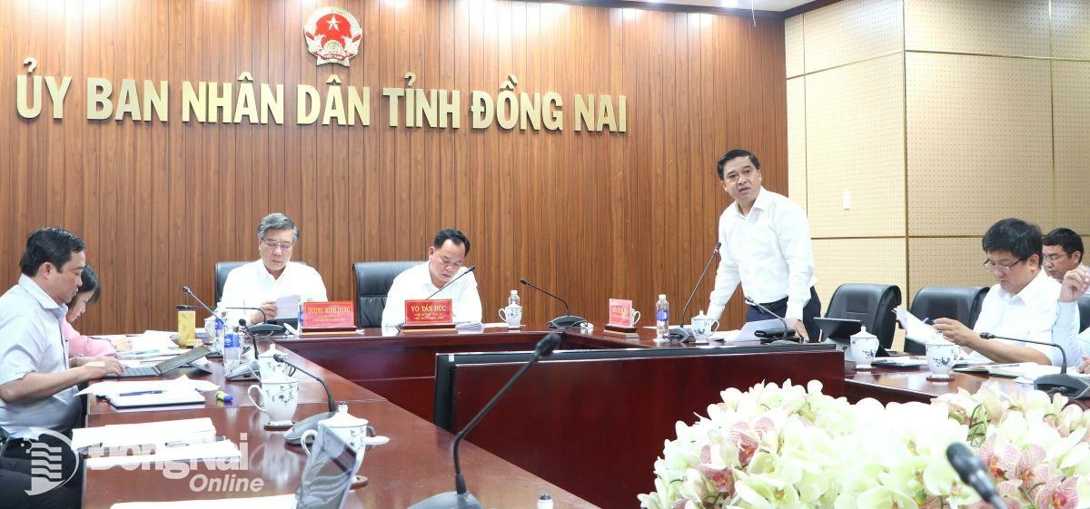 Phó chủ tịch UBND tỉnh Đồng Nai Hồ Văn Hà chia sẻ công tin về công tác quy hoạch và bố trí nơi ở, làm việc sau hợp nhất. Ảnh: Ngọc Liên