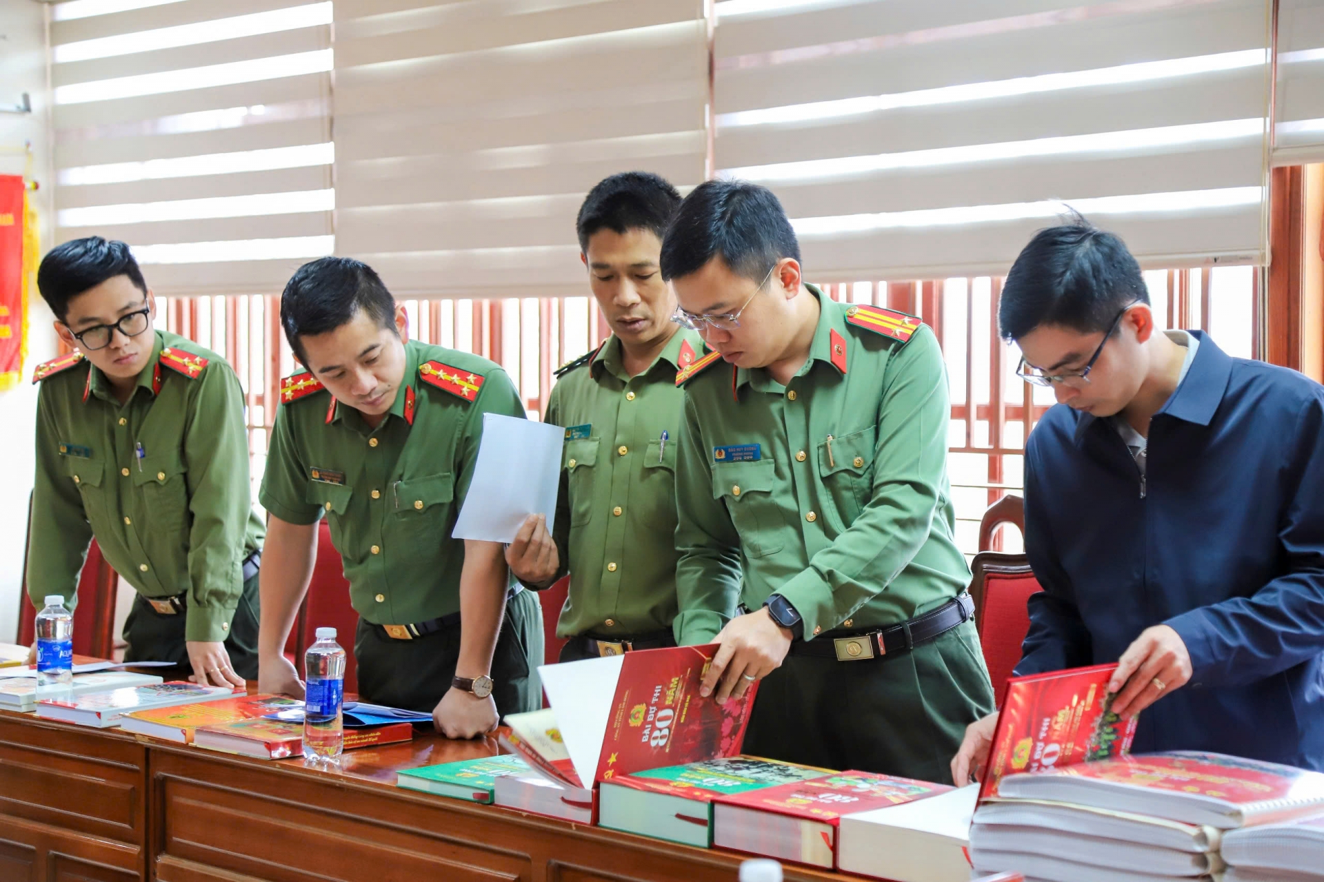 The Jury of the Provincial Competition judges and selects outstanding works for awards.