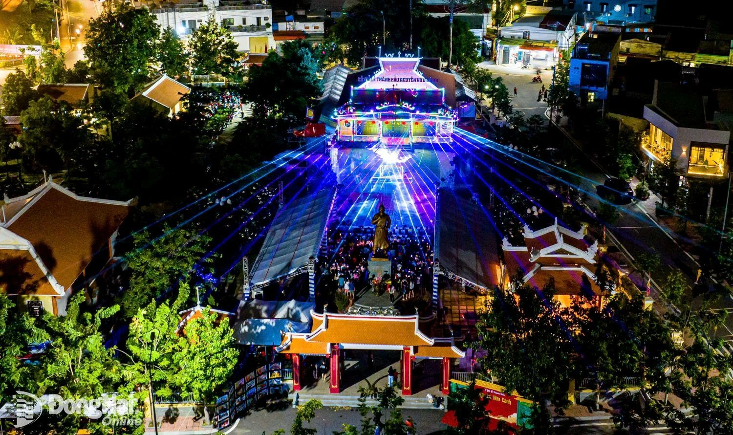 การแสดงแสงสีสามมิติที่วัดและสุสานเหงียนฮู่คานห์ในปี 2025 ภาพโดย: C.T.V