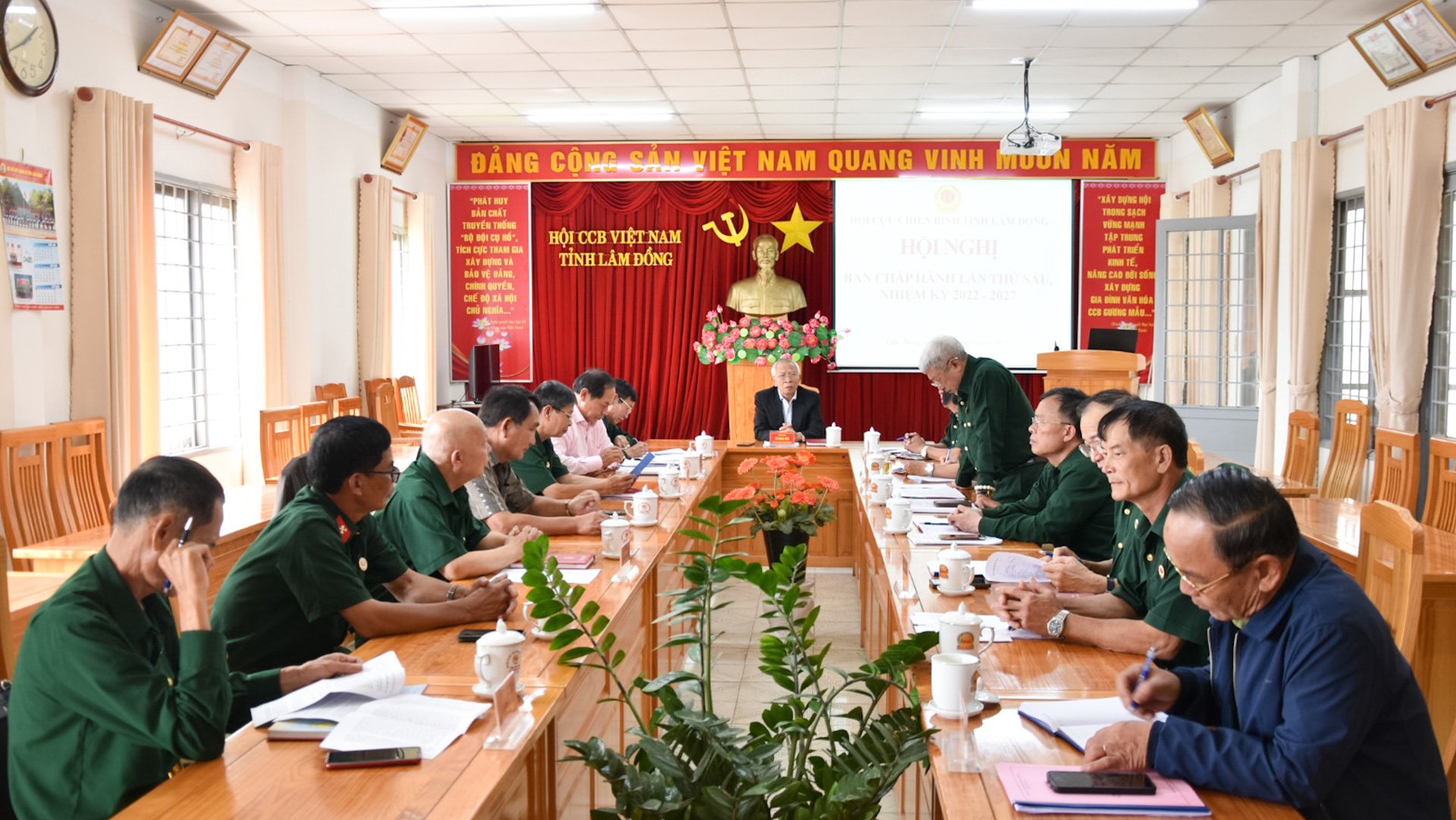 The Provincial Association of War Veterans held a 6-month review conference to discuss issues related to staff arrangement and organizational structure after the merger.