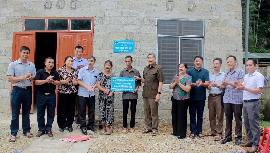 Với tinh thần “Tuổi cao - Gương sáng”, người cao tuổi (NCT) trên địa bàn tỉnh phát huy uy tín và trách nhiệm, tích cực tham gia các phong trào thi đua yêu nước. Qua đó, đóng góp vào công tác xây dựng đời sống văn hóa, giữ gìn an ninh trật tự và bảo tồn, phát huy bản sắc văn hóa dân tộc tại địa phương.  