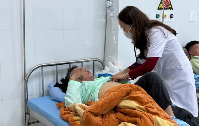 300 Lòai nấm rừng Đà Lạt: Cẩn thận nhầm ' lộc trời ' với ' nấm tử thần ' - Ảnh 1.